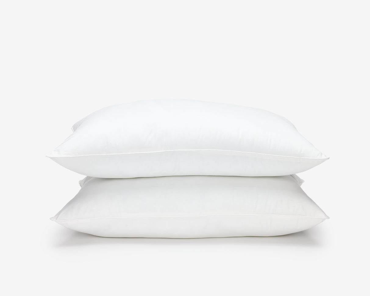 Premium pillow, essential for hotel, Airbnb, and camp accommodations, epitomizing comfort and luxury. Ideal for locational rentals, this hospitality product from Canada, specifically Quebec, offers wholesale options for superior guest experiences.