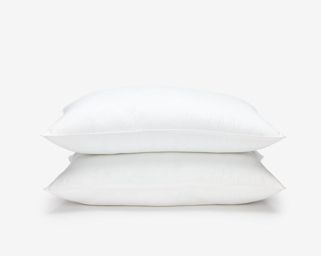 Premium pillow, essential for hotel, Airbnb, and camp accommodations, epitomizing comfort and luxury. Ideal for locational rentals, this hospitality product from Canada, specifically Quebec, offers wholesale options for superior guest experiences.